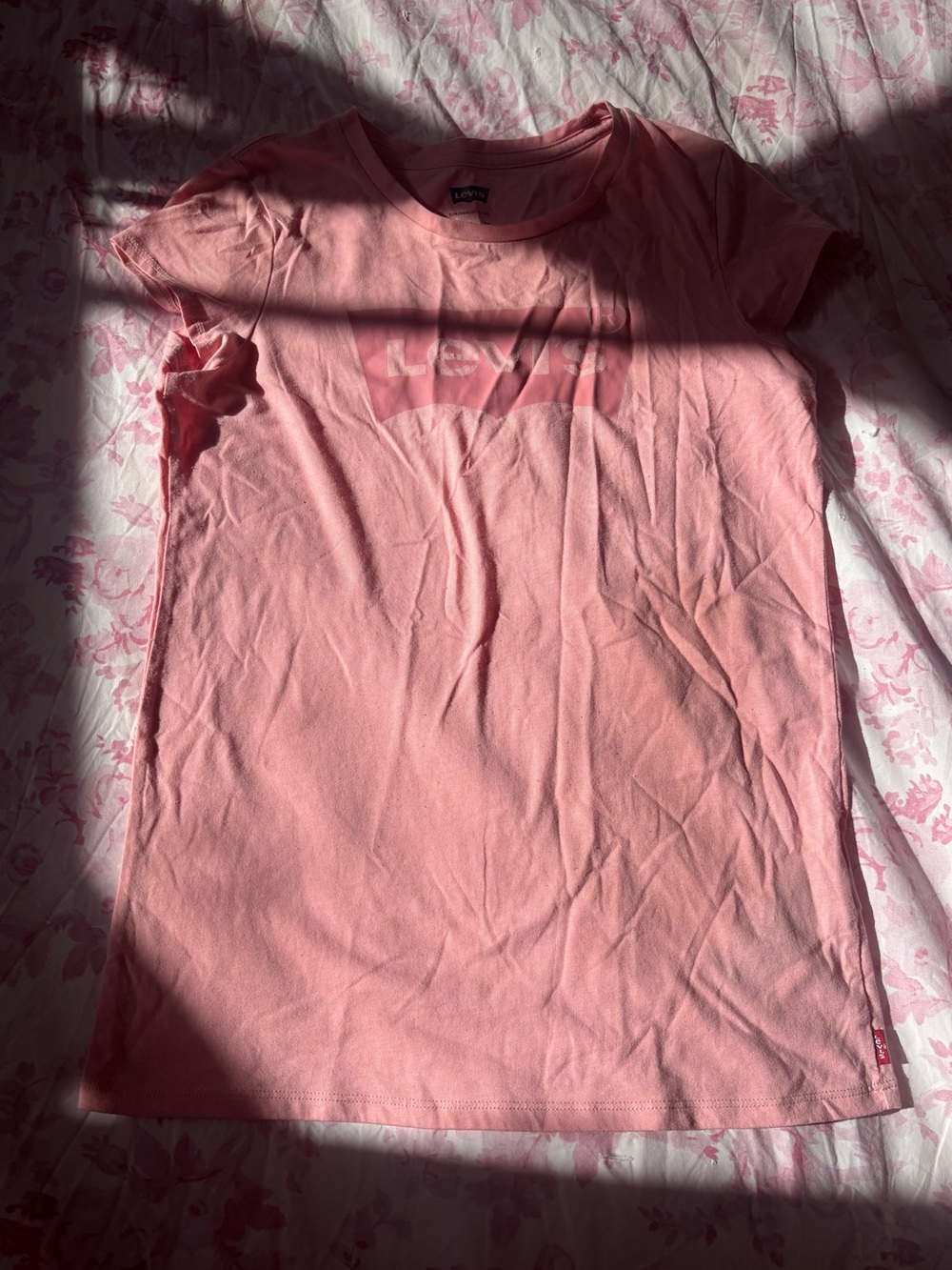 Levi’s pink T-shirt Girls/Kids XL 13-15yrs NWOT